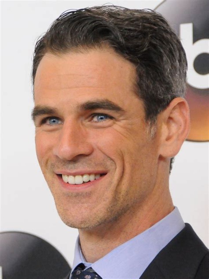 Eddie Cahill's Net Worth, Wife, Children, Siblings, Biography