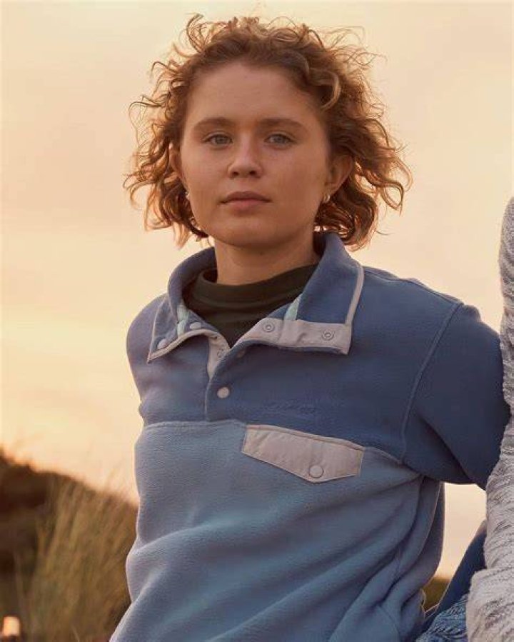 Eliza Scanlen Scrolller