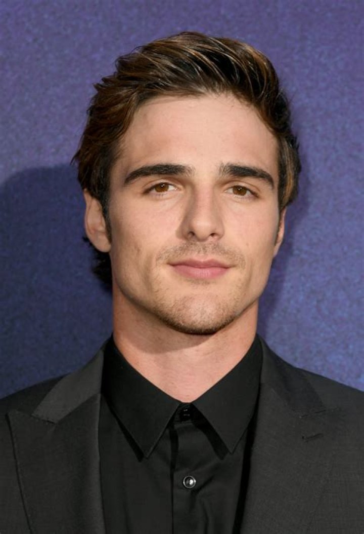 Jacob Elordi Wiki 2021 Net Worth, Height, Weight, Relationship & Full