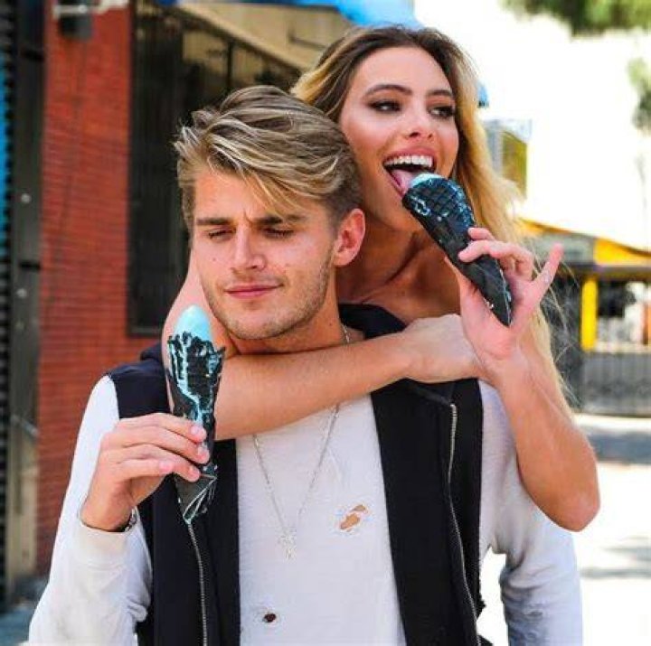 Lele Pons Age, Height, Boyfriend, Friends, Real Name, Wiki