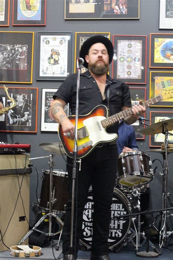 Nathaniel rateliff height tewsevil