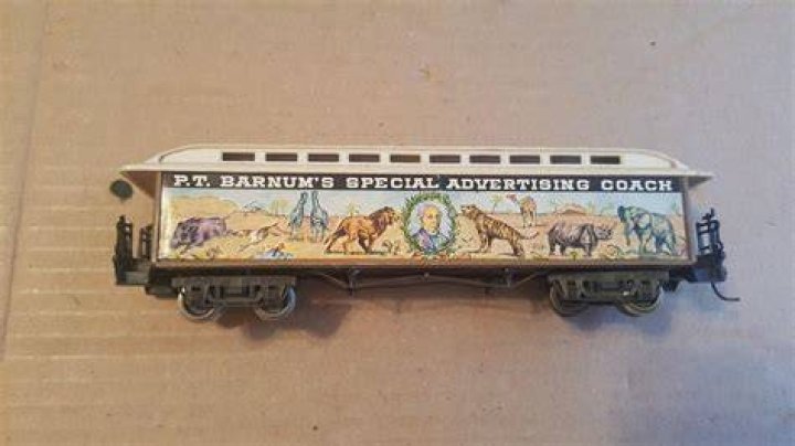 Pocher HO PT Barnums Special Advertising Coach w/kadee 1863913289